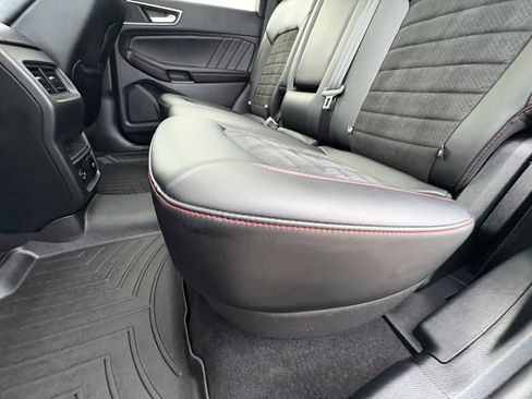 Used 2022 Ford Edge ST-Line image 21
