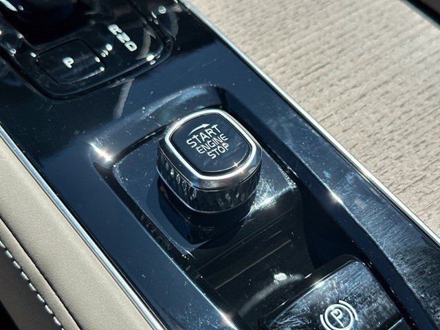Certified 2025 Volvo XC90 B5 Core AWD/4WD image 30