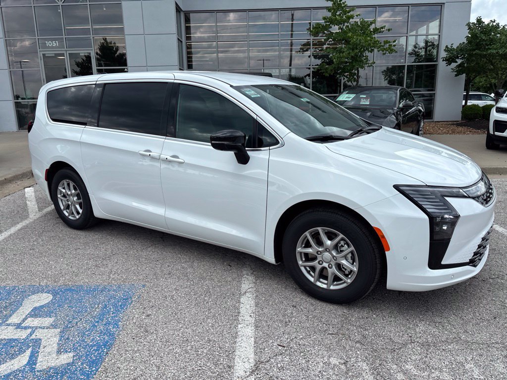New 2027 Chrysler Pacifica Select FWD image 34