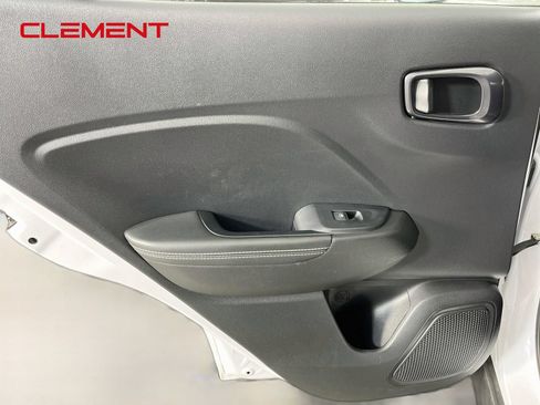 Used 2023 Hyundai Venue Limited FWD image 27