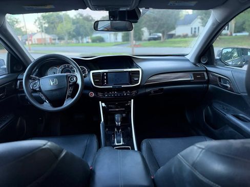 Used 2017 Honda Accord EX image 14