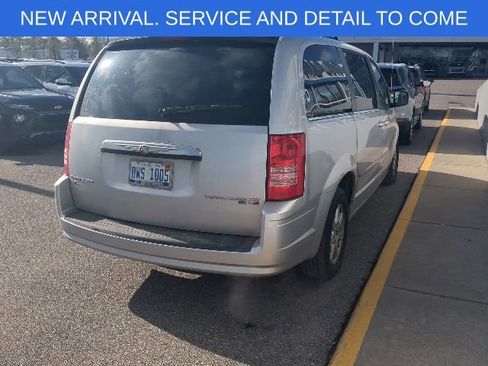 Used 2010 Chrysler Town & Country Touring w/ Heated Seat Group FWD image 7