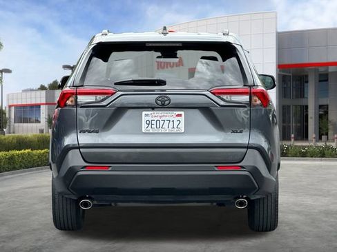 Used 2022 Toyota RAV4 XLE w/ Convenience Package FWD image 6