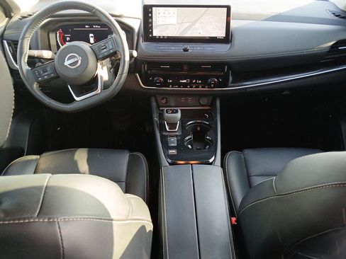 Used 2024 Nissan Rogue SL FWD image 13