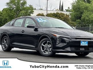 Used 2025 Kia K4 LXS video 1