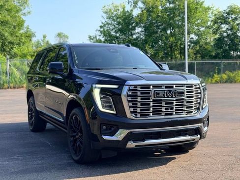 Used 2025 GMC Yukon Denali w/ Sun & Power Step Package AWD/4WD image 4