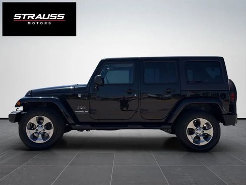 Used 2016 Jeep Wrangler Unlimited Sahara AWD/4WD image 6