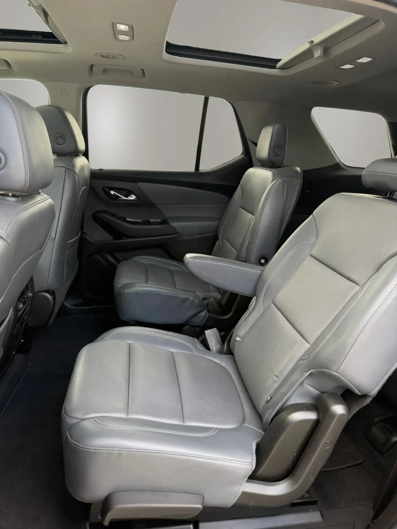 Used 2018 Chevrolet Traverse Premier w/ Driver Confidence II Package FWD image 18