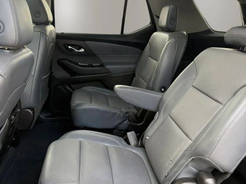 Used 2018 Chevrolet Traverse Premier w/ Driver Confidence II Package FWD image 18