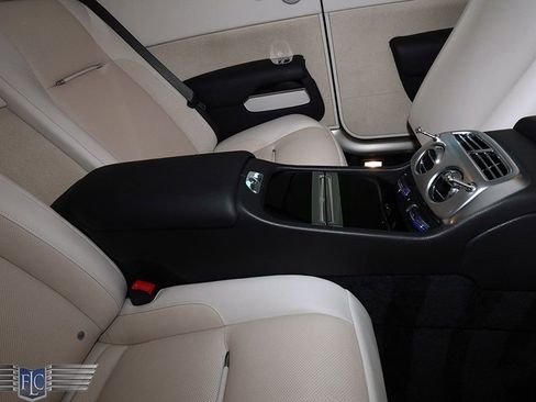 Used 2015 Rolls-Royce Wraith RWD image 19