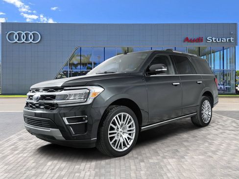 Used 2024 Ford Expedition Limited image 3