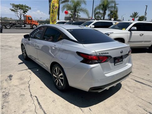 Used 2021 Nissan Versa SV FWD image 4
