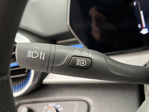 Used 2025 Chevrolet Trax LT image 41