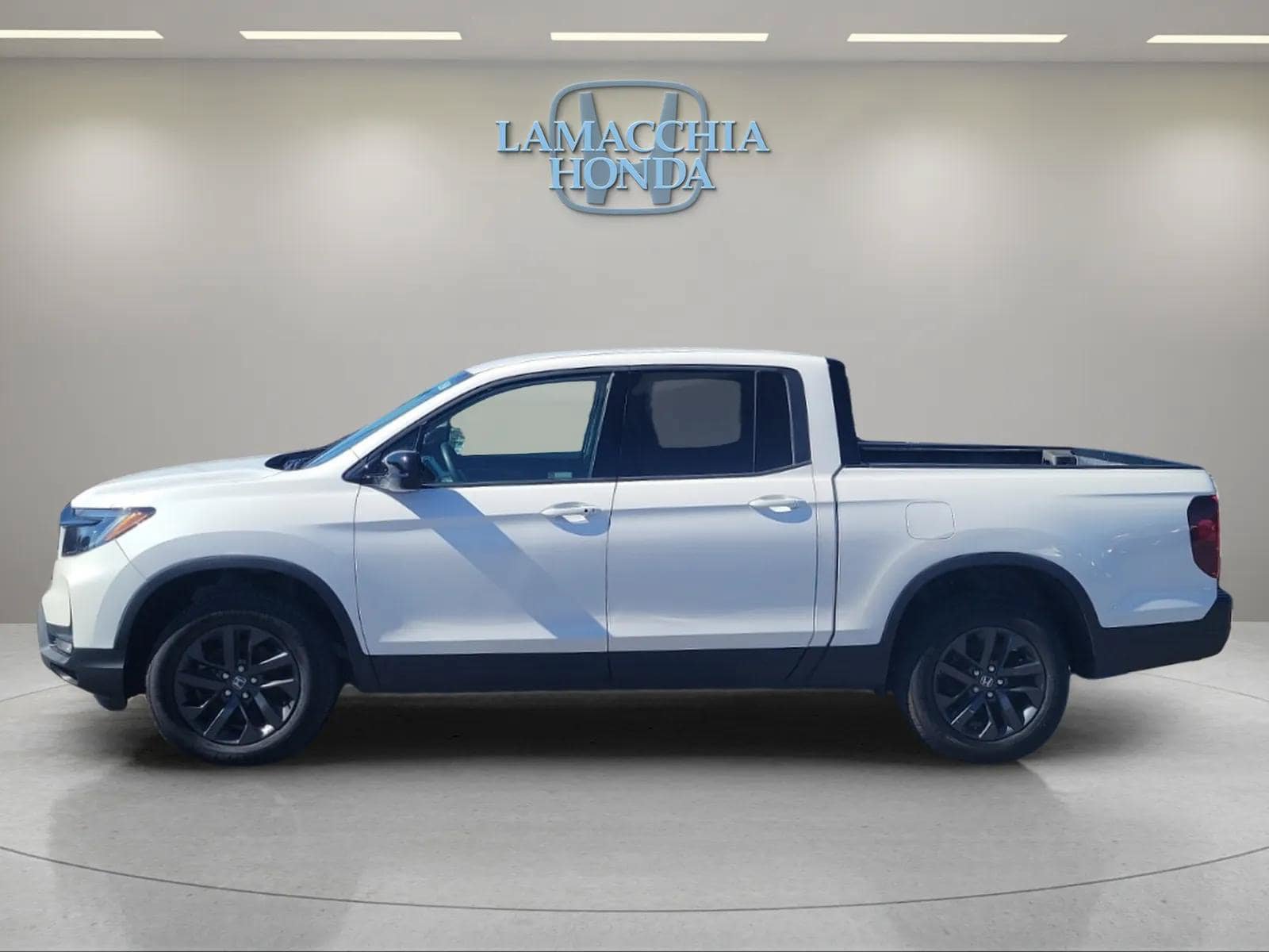 Used 2023 Honda Ridgeline Sport image 2
