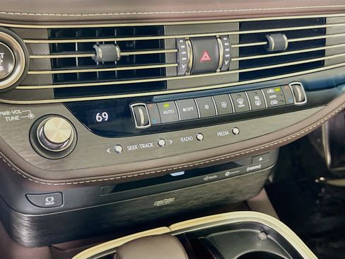 Used 2020 Lexus LS 500 AWD w/ Interior Upgrade Package image 15