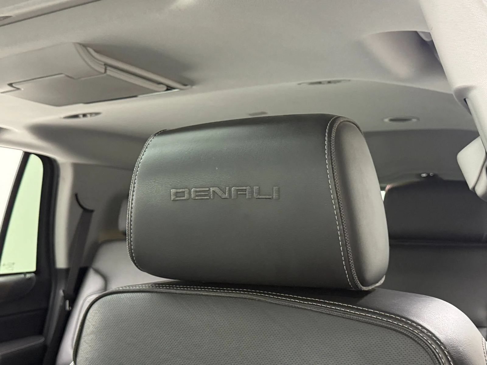 Used 2018 GMC Yukon Denali w/ Open Road Package RWD image 21