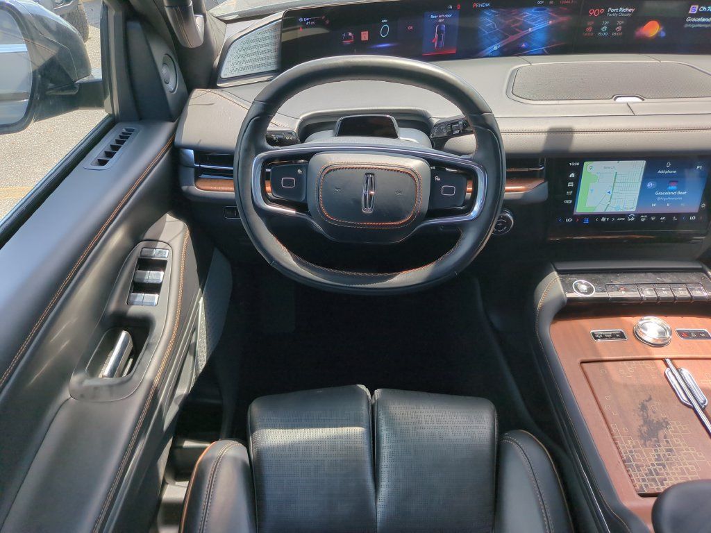 Used 2025 Lincoln Navigator Black Label AWD/4WD image 15