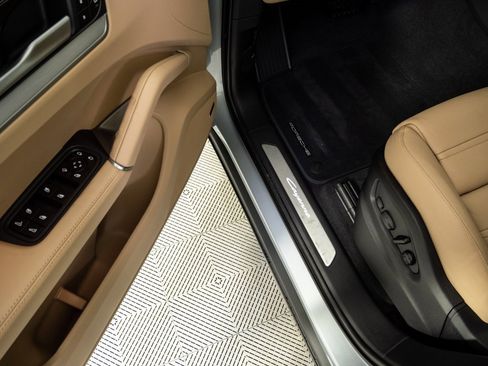 New 2026 Porsche Cayenne Coupe image 8