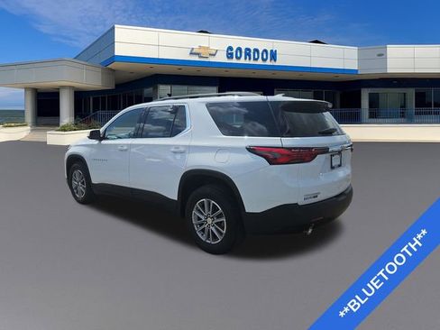 Used 2023 Chevrolet Traverse LT image 3