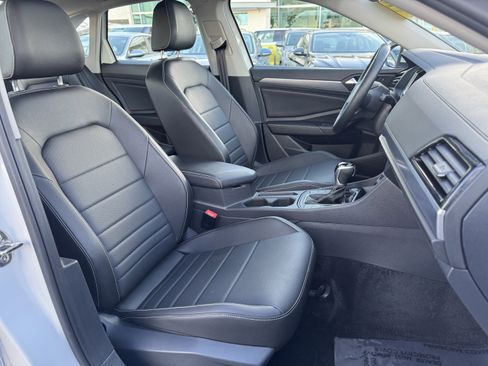 Used 2024 Volkswagen Jetta SE w/ Panoramic Sunroof Package image 36