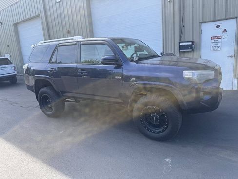 Used 2015 Toyota 4Runner SR5 AWD/4WD image 6