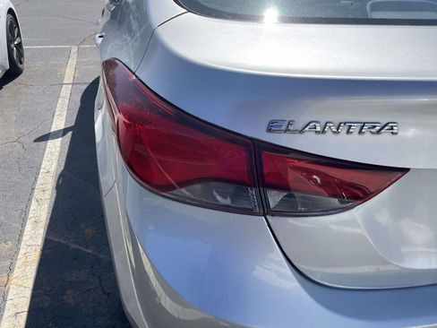 Used 2016 Hyundai Elantra SE FWD image 23