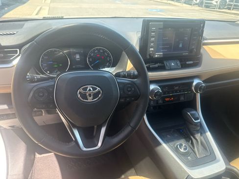 Used 2021 Toyota RAV4 XLE Premium AWD/4WD image 8