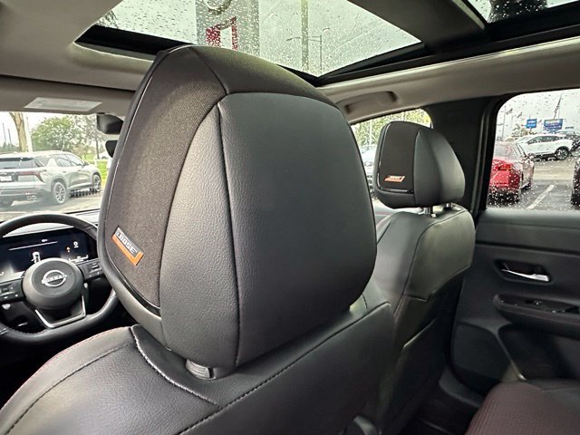 Certified 2025 Nissan Kicks SR w/ SR Premium Package AWD/4WD image 28