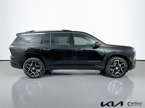 Used 2025 Chevrolet Traverse High Country AWD/4WD image 4