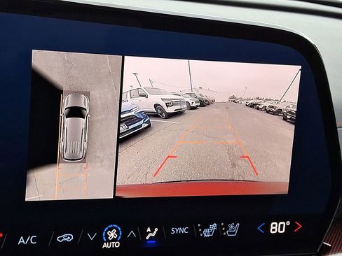 Used 2024 Chevrolet Traverse RS image 25