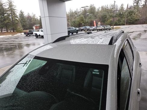 Used 2023 GMC Acadia SLT image 38