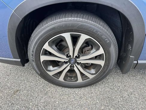 Certified 2023 Subaru Forester Limited AWD/4WD image 6