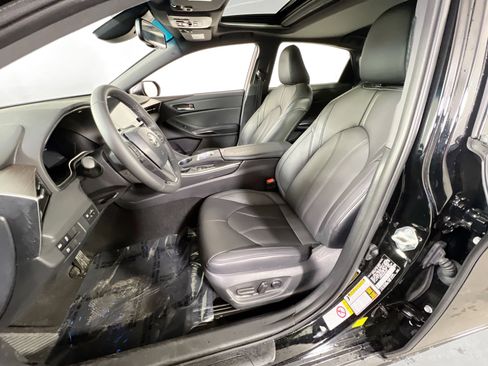 Used 2019 Toyota Avalon XLE w/ Moonroof Package image 20