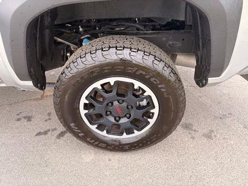 Used 2024 Toyota Tacoma TRD Off-Road AWD/4WD image 29
