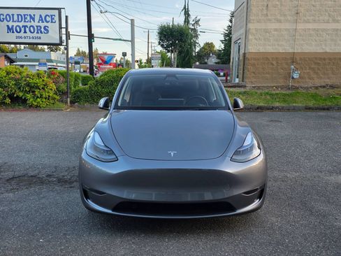 Used 2024 Tesla Model Y Long Range AWD/4WD image 2