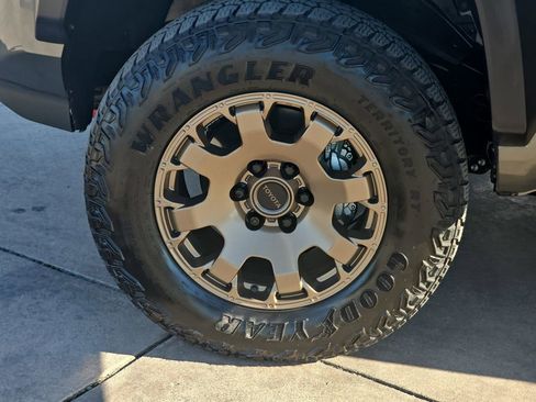 Used 2025 Toyota Tacoma Trailhunter image 34