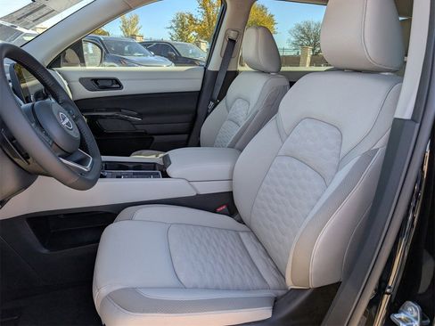 New 2025 Nissan Pathfinder SV image 19