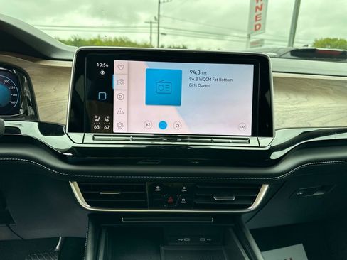 Used 2024 Volkswagen Atlas SE image 24