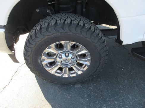 Used 2019 Ford F250 Lariat w/ Chrome Package AWD/4WD image 13