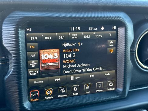 Used 2022 Jeep Wrangler Unlimited Sahara image 35