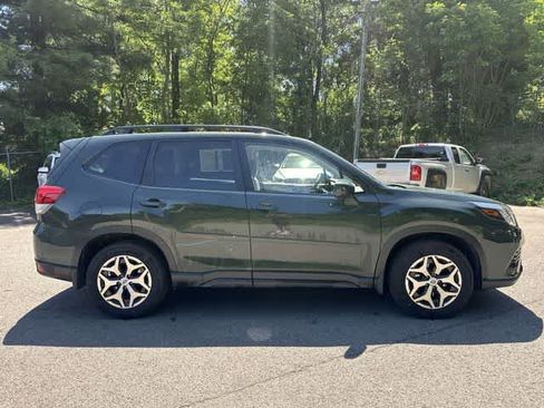 Certified 2023 Subaru Forester Premium AWD/4WD image 3