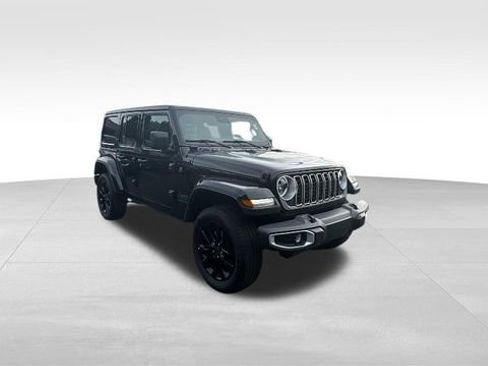 Used 2025 Jeep Wrangler Unlimited Sahara w/ Safety Group AWD/4WD image 32