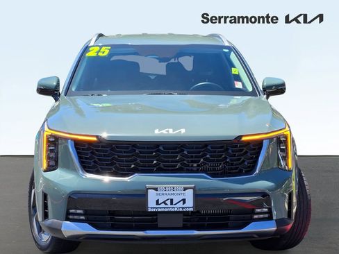 Used 2025 Kia Sorento EX FWD image 2