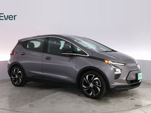 Used 2022 Chevrolet Bolt LT w/ Infotainment Package image 5