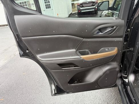 Used 2023 GMC Acadia SLE w/ Driver Convenience Package image 17