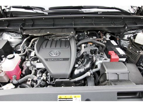 Used 2024 Toyota Highlander XLE FWD image 32
