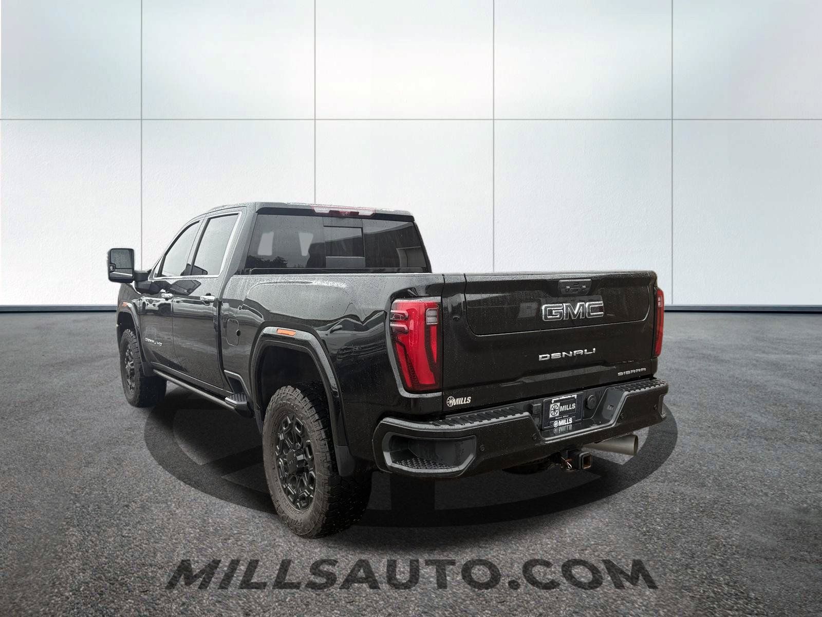 Used 2024 GMC Sierra 3500 Denali Ultimate AWD/4WD image 9