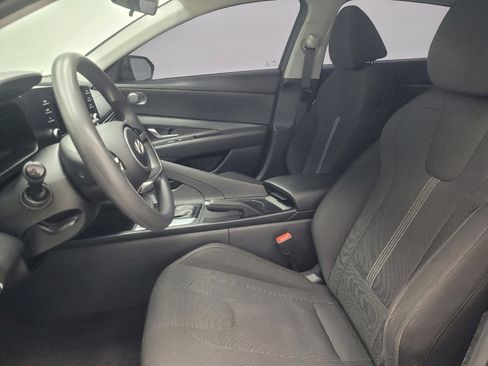 Used 2025 Hyundai Elantra SE image 17