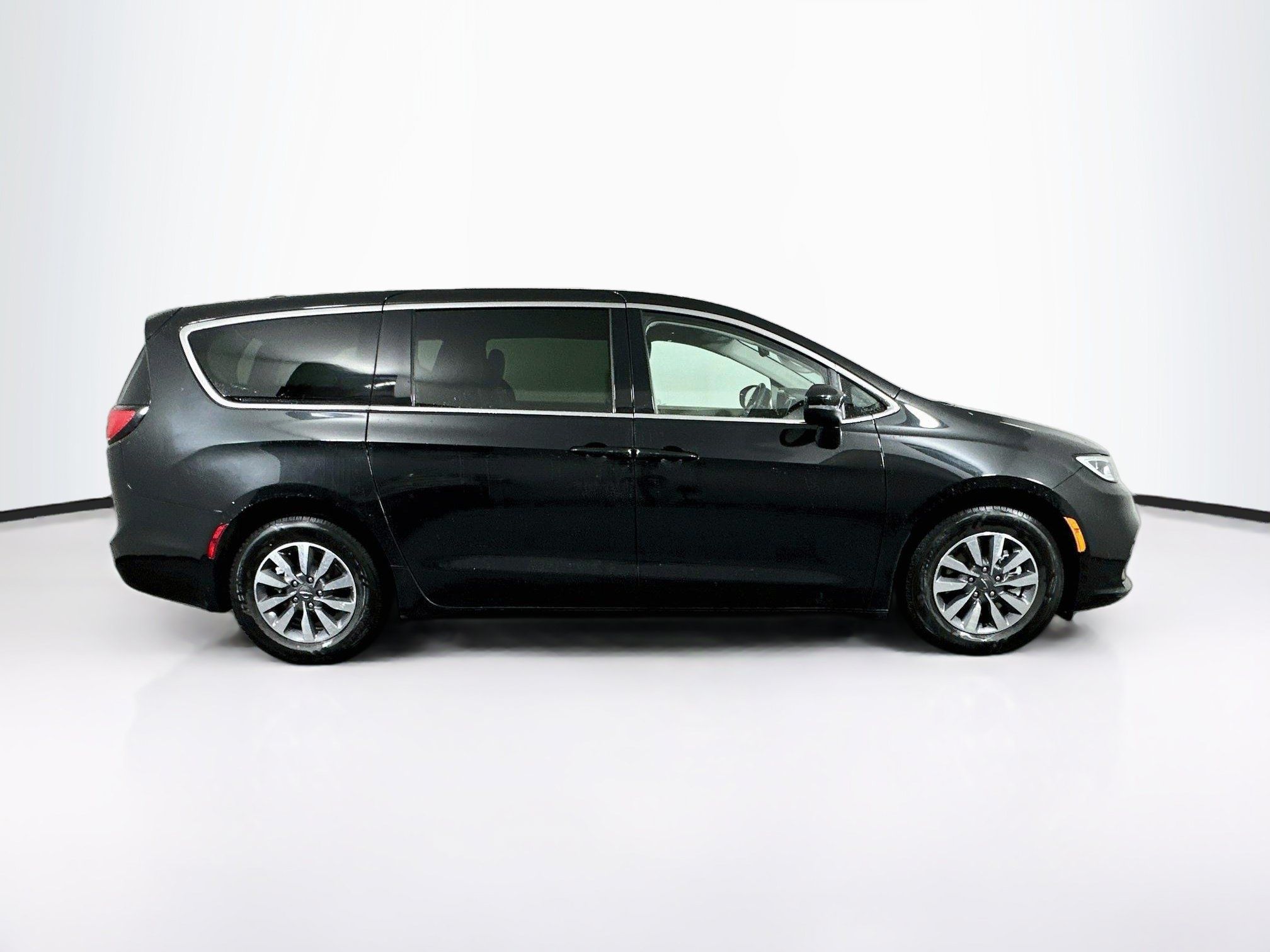 Used 2023 Chrysler Pacifica Touring-L FWD image 10