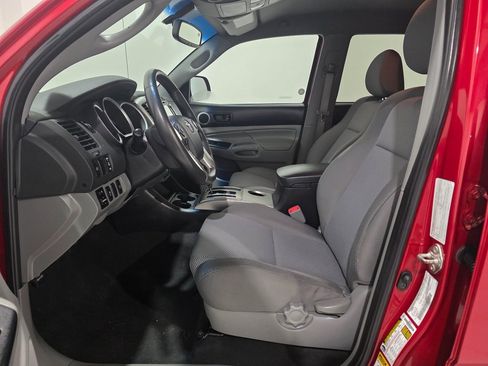 Used 2015 Toyota Tacoma Base image 15
